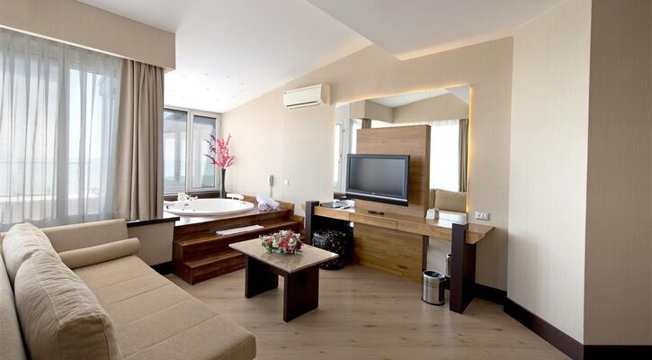 Limak Lara Deluxe Hotel