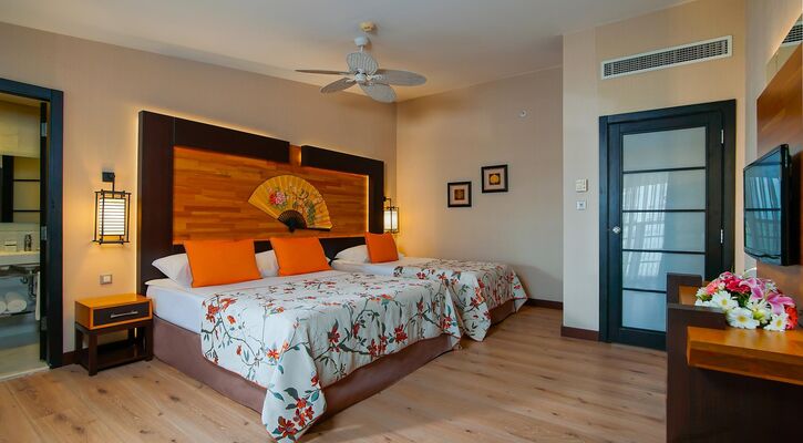 Limak Lara Deluxe Hotel