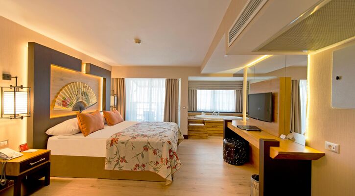 Limak Lara Deluxe Hotel