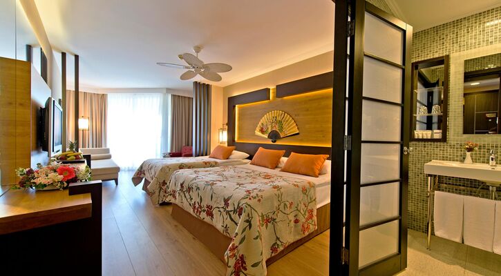 Limak Lara Deluxe Hotel