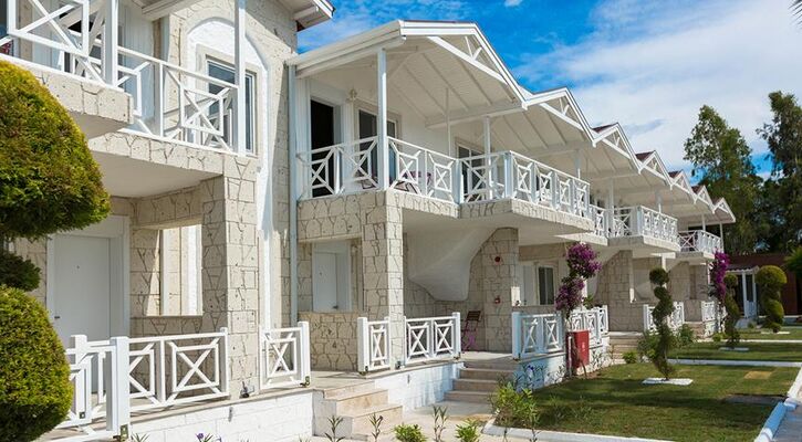 Risus Beach Resort Hotel