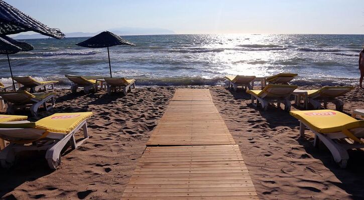 Risus Beach Resort Hotel