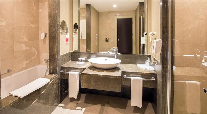 Ramada Plaza By Wyndham